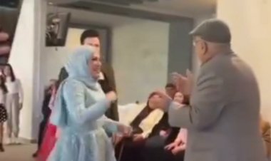 يوم خطوبتها.. عروسة تشرح لوالدها الأصم أغنية «بنت ابوها» بلغة الإشارة  (فيديو)