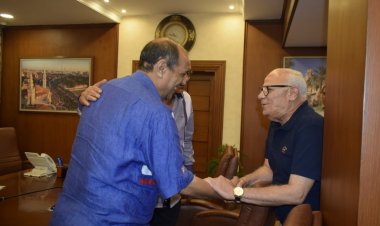 محافظ بورسعيد يستقبل وفدًا من قدامى اللاعبين