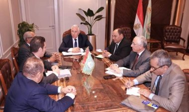 وزير الزراعة يبحث مع مسئولى كبرى الشركات الليبية زيادة حجم الاستثمار فى مصر