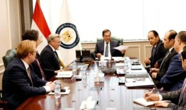 وزير البترول يعقد جلسة مباحثات مع وفد من شركة Verbundnetz Gas Agbo للغاز الطبيعي