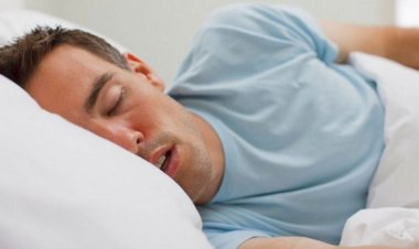 حكم تشغيل القرآن الكريم للحصول على نوم عميق