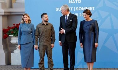 «بسبب زوجته».. الرئيس الأوكراني يتعرض لموقف محرج جعله مجالاً للسخرية (تفاصيل)