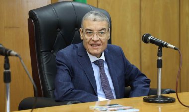 محافظ المنيا يسلم 44 عقدا جديدا لتقنين أوضاع أراضي أملاك الدولة