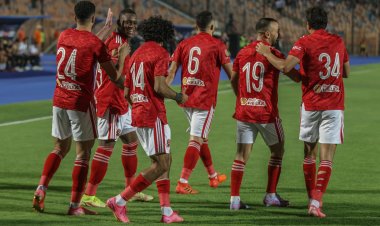 الأهلي يتقدم على الزمالك بثلاثية نظيفة في الشوط الأول