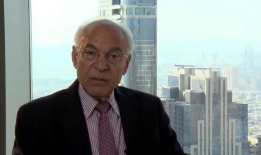 الأرض كروية أم مسطحة؟!.. فاروق الباز يحسم الأمر بالدليل 