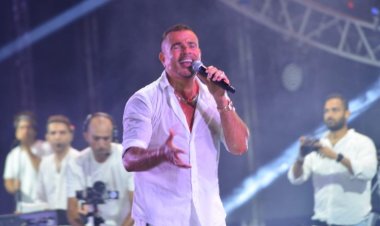 عمرو دياب يحيي حفلاً غنائيًا في مراسي بحضور نجوم الفن والمشاهير (صور)