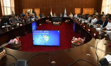 وزير الإسكان ومحافظ البحر الأحمر يتابعان موقف خدمات مياه الشرب والصرف الصحى