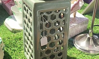 عاملة مقهى تبيع إناء بمبلغ 4,195 جنيهًا بعد اكتشاف أنه تحفة صينية من عصر الدولة المينغ العظمى