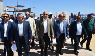 وزير الإسكان ومحافظ البحر الأحمر يتفقدان مشروعي تطوير الممشى السياحي لمدينة الغردقة