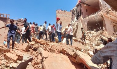 مصرع شخصين وإصابة 9 أشخاص في انهيار عمارة سكنية 8 طوابق في رشيد (صور)