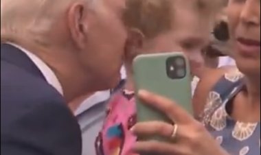 الرئيس الأمريكي يخيف طفلة ويحاول عض ودنها.. ما القصة؟
