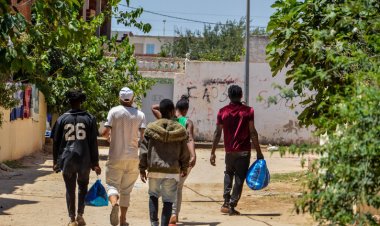 السلطات الليبية تنقذ مهاجرين في الصحراء قرب الحدود مع تونس