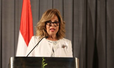 مشيرة خطاب: السفارة البريطانية رفضت منحي تأشيرة بسبب علاء عبد الفتاح