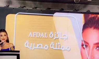تكريم روجينا بجائزة أفضل ممثلة مصرية فى لبنان