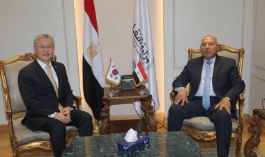 وزير النقل يبحث مع سفير كوريا الجنوبية مستجدات توطين صناعة قطارات المترو في مصنع نيرك