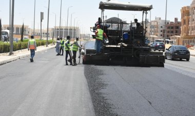 رئيس جهاز« القاهرة الجديدة» يتابع تنفيذ مشروعات تطوير ورفع كفاءة محاور الطرق بالمدينة