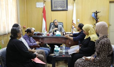 نائب محافظ الوادي الجديد تعقد اجتماعًا مع لجنة المبادرة الوطنية للمشروعات الخضراء الذكية