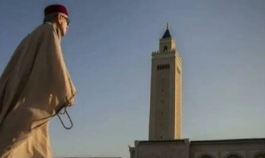 مؤذن تونسي يرفض رفع الأذان ويترك المسجد مغلقا لعدم حصوله على راتبه
