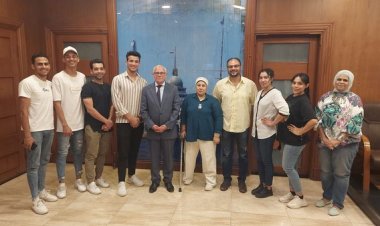 محافظ بورسعيد يستقبل فرقة بورسعيد القومية للفنون الشعبية قبل سفرهم للأردن