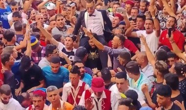 الآلاف يحتفلون بزفاف شاب كفيف من الجزائر (تفاصيل)