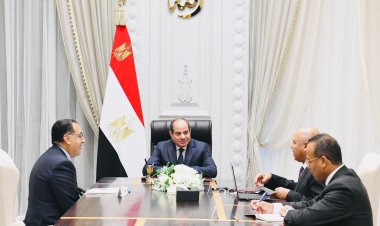 الرئيس السيسي يجتمع بـ«مدبولي والوزير» لمتابعة مشروعات وزارة النقل