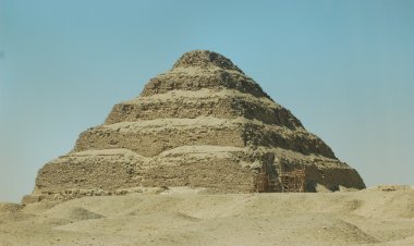 خبير أثري: سقارة أقدم بناء حجري وأول هرم في التاريخ