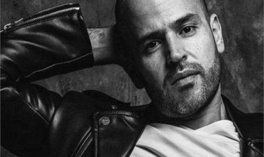 بالفيديو.. المطرب أبو: «كنت واد حبيب في المدرسة والنادي وكل سنة بحب واحدة»