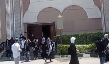 وصول جثمان والد مي كساب لمسجد الشرطة  استعدادًا للصلاة عليه