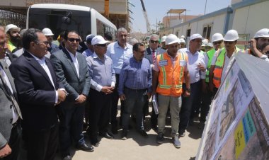 وزير النقل و وفد برلماني يتفقدان مشروع مونوريل غرب النيل