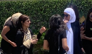 نجوم الفن يواسون مي كساب في جنازة والدها (صور)