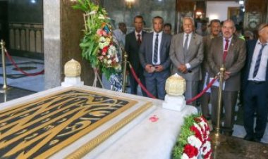 توافد الزوار على ضريح «عبد الناصر» في ذكرى ثورة 23 يوليو المجيدة
