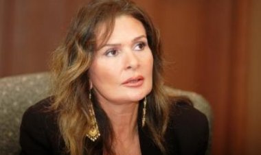 يسرا تنعي والد  مي كساب وتكشف سبب عم حضورها للجنازة