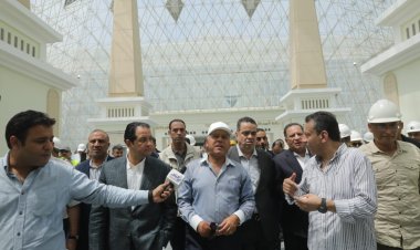 وزير النقل ووفد برلماني يتفقدان جاهزية محطة سكك حديد صعيد مصر للافتتاح الرئاسي