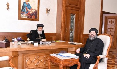 قداسة البابا تواضروس الثاني يستقبل اثنين من أساقفة العموم بالقاهرة