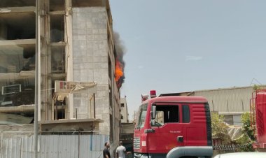 نقل مصاب وعلاج 6 بموقع حريق مصنع الأخشاب والكراسى بالعبور  (صور)