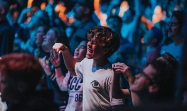 إصابة شاب بمرض خطير لشدة صراخه في حفل موسيقي