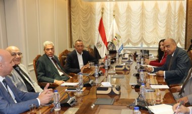 وزير قطاع الأعمال العام يبحث مع رئيس هيئة الشراء الموحد إنشاء أول مصنع لأكياس الدم في مصر‎