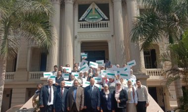 رئيس جامعة بنها يسلم شهادات مبادرة «تأهيل الشباب لسوق العمل»