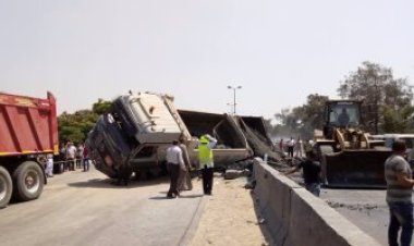 انقلاب سيارة محملة بزيت الطعام بالصحراوي الغربي