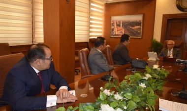 محافظ بورسعيد يلتقي مدير العلاقات الحكومية بشركة فودافون لبحث سبل التعاون