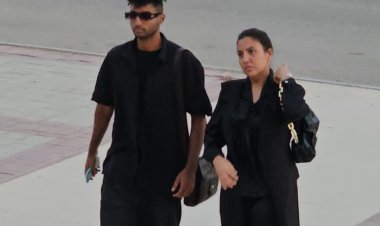 بالصور.. وصول مي وأوكا لمسجد المشير لعزاء والد مي كساب