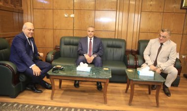 محافظ سوهاج يهنئ مدير الأمن بتجديد الثقة