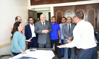 محافظ قنا يجرى جولة تفقدية بمديريتي الطرق والإسكان