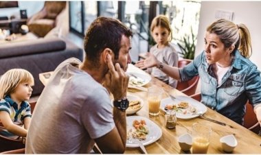 سيدة بريطانية تطلب الطلاق من زوجها: «بياكل الوجبة في ساعتين»