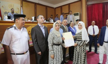 محافظ كفر الشيخ ونائبه يكرمان أوائل الدبلومات الفنية مشيداً بالتعليم الفني