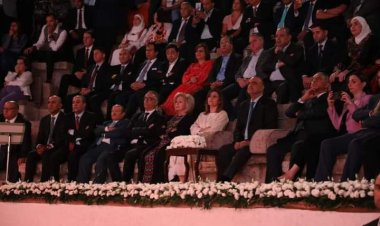 رئيس وزراء الأردن يطلق شعلة مهرجان «جرش للثقافة والفنون»