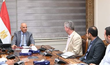 وزير الري يبحث مع شركة أسترالية إجراءات تطوير المنشآت المائية