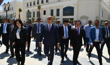 وزير الإسكان يصطحب نائب رئيس الوزراء الفيتنامي فى جولة بمدينة العلمين الجديدة | صور