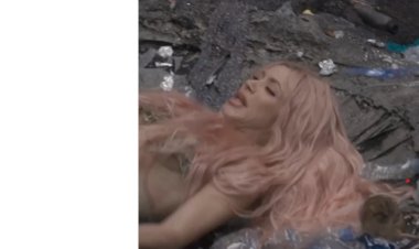 صراخ وجري.. فأر يُهاجم شاكيرا خلال تصويرها الكليب الجديد «Copa Vacia»