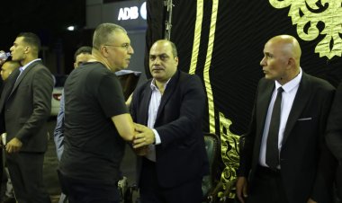 رجال الدولة والإعلام في عزاء والد محمد الباز بمسجد عمر مكرم (صور)